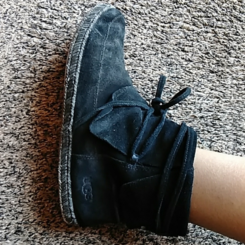 Ugg size 7 moccasin zip boots